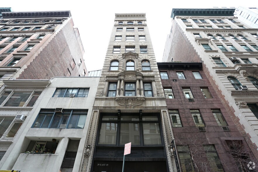 39 E 19th St, New York, NY à louer - Photo du bâtiment - Image 2 de 9