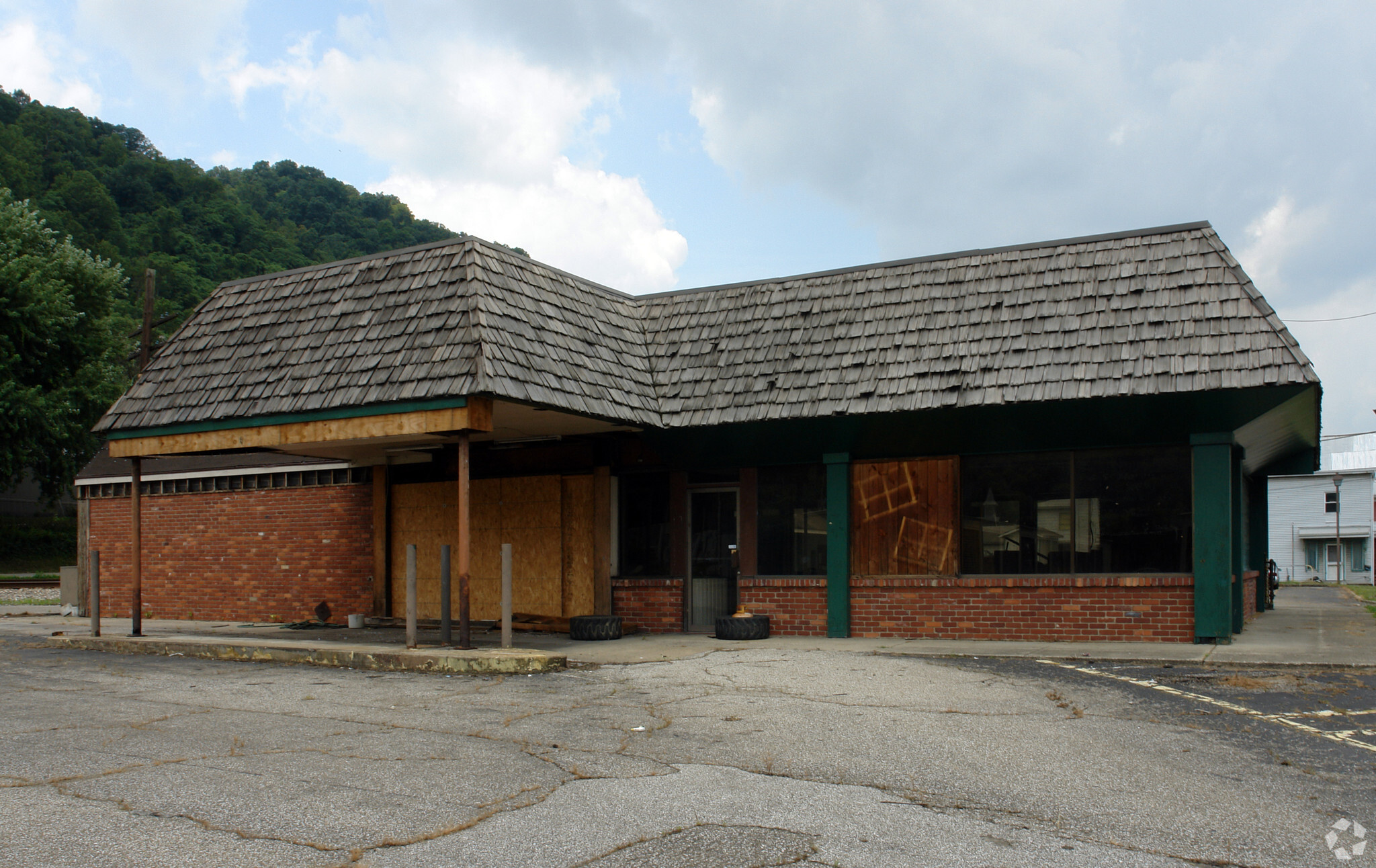 9703 Maccorkle Ave, Marmet, WV for lease Primary Photo- Image 1 of 3