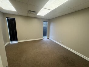 6935 E 12th St, Tulsa, OK à louer Photo du bâtiment- Image 2 de 10