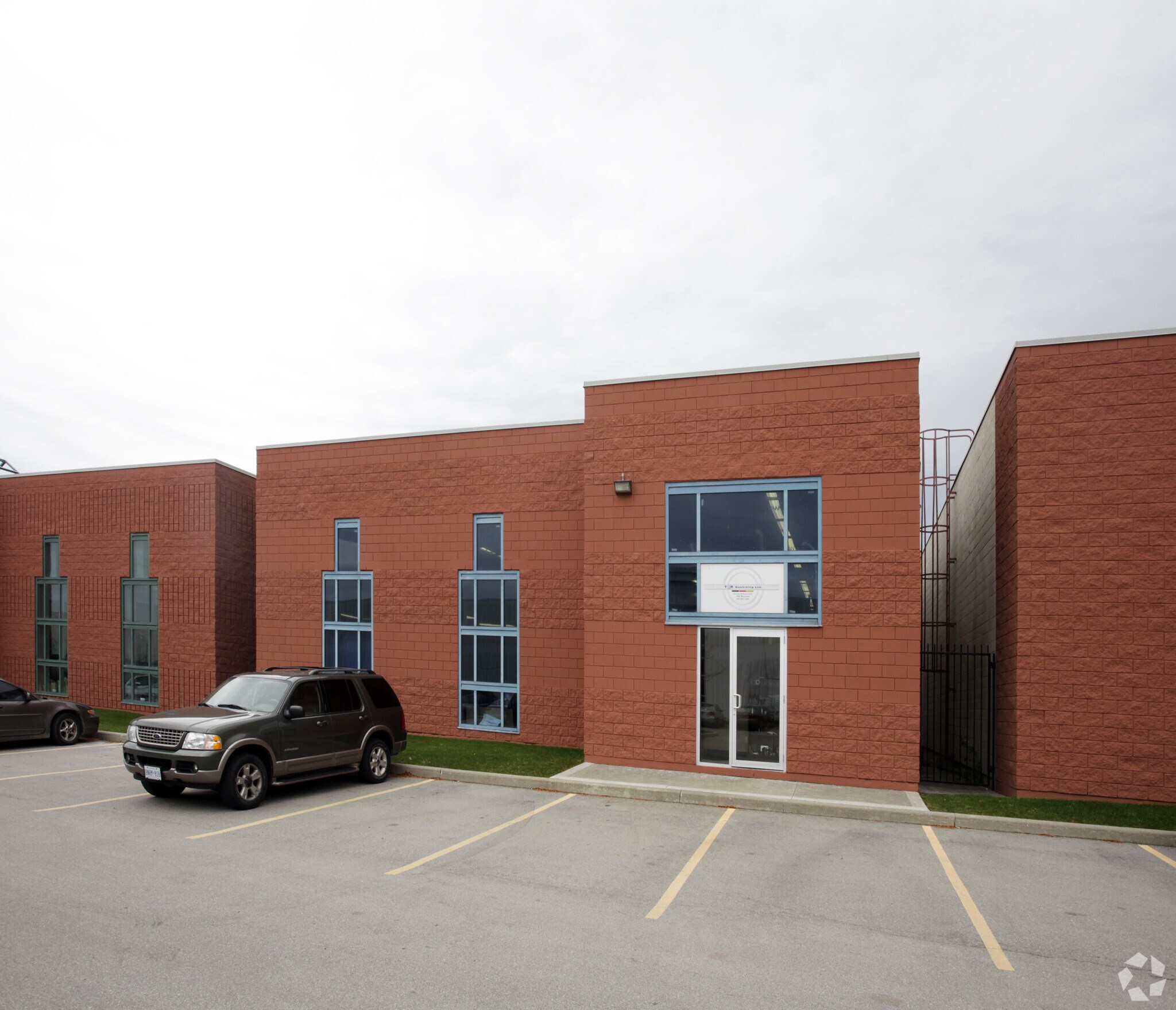 1273 N Service Rd E, Mississauga, ON for sale Primary Photo- Image 1 of 1