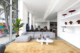 8250-8256 Melrose Ave, Los Angeles, CA for lease Building Photo- Image 2 of 8