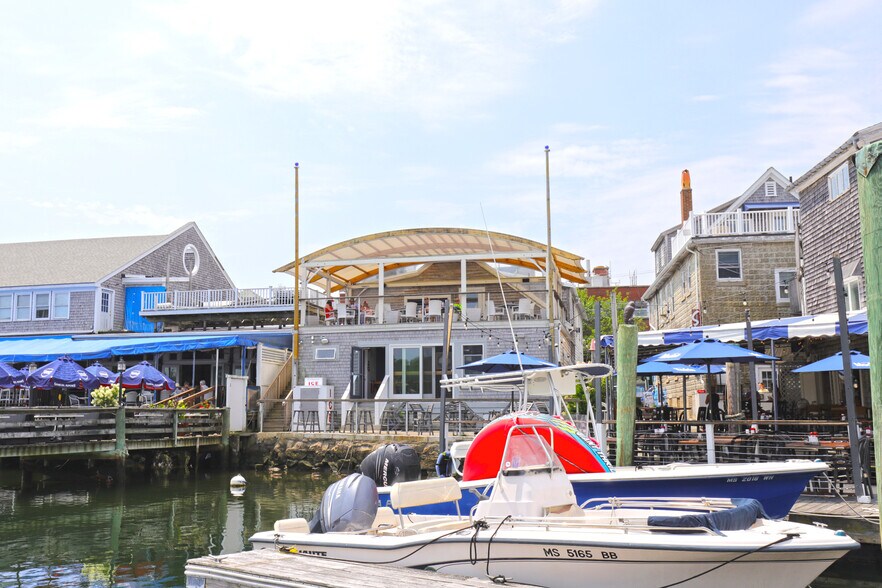 87 Water St, Woods Hole, MA à vendre - Photo du bâtiment - Image 3 de 21
