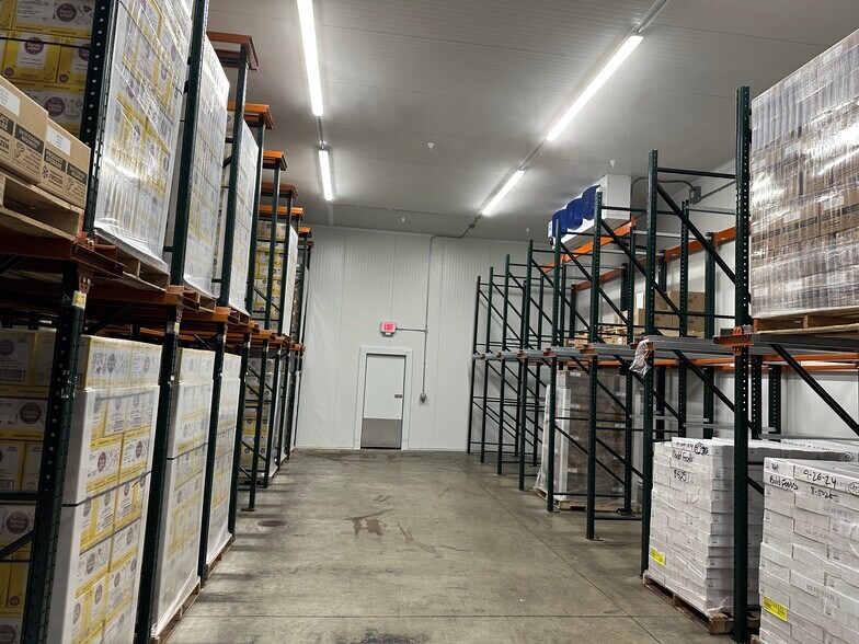 431 Somerville St, Manchester, NH à vendre - Photo intérieure - Image 3 de 7