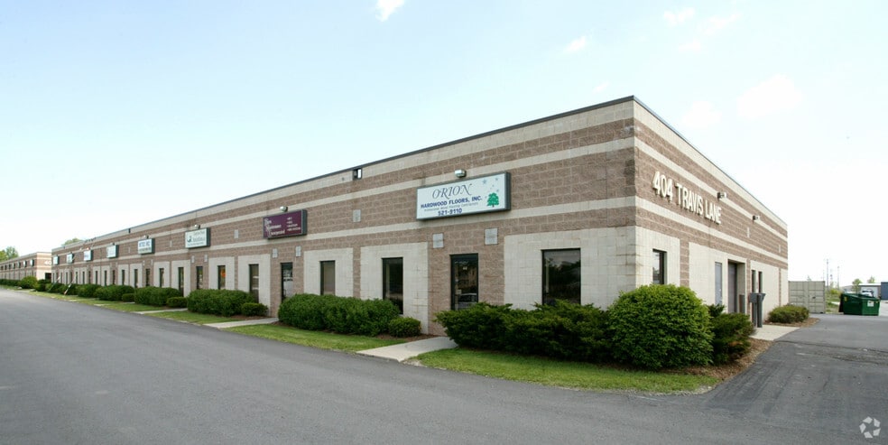 400 Travis Ln, Waukesha, WI for lease - Primary Photo - Image 1 of 6