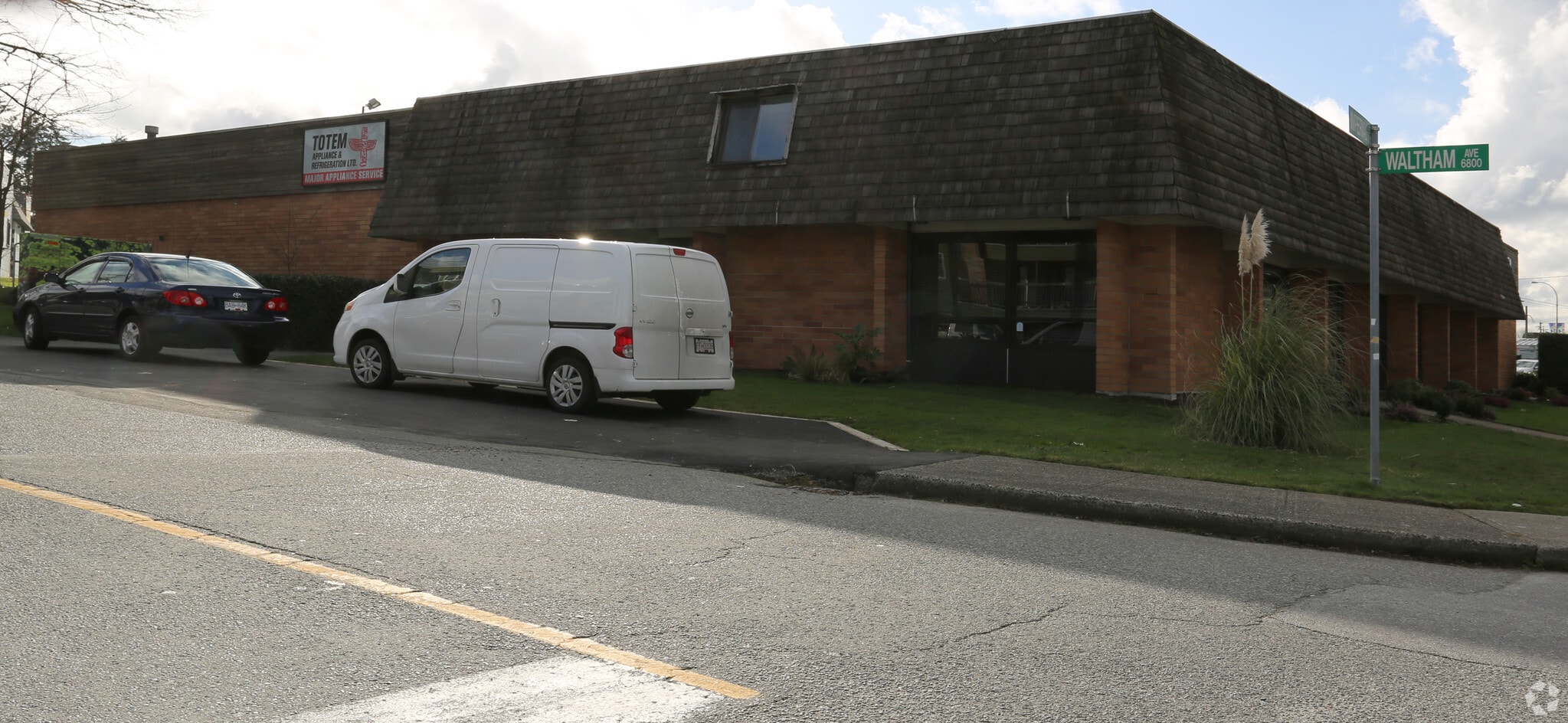 5950 Imperial St, Burnaby, BC for lease Primary Photo- Image 1 of 6