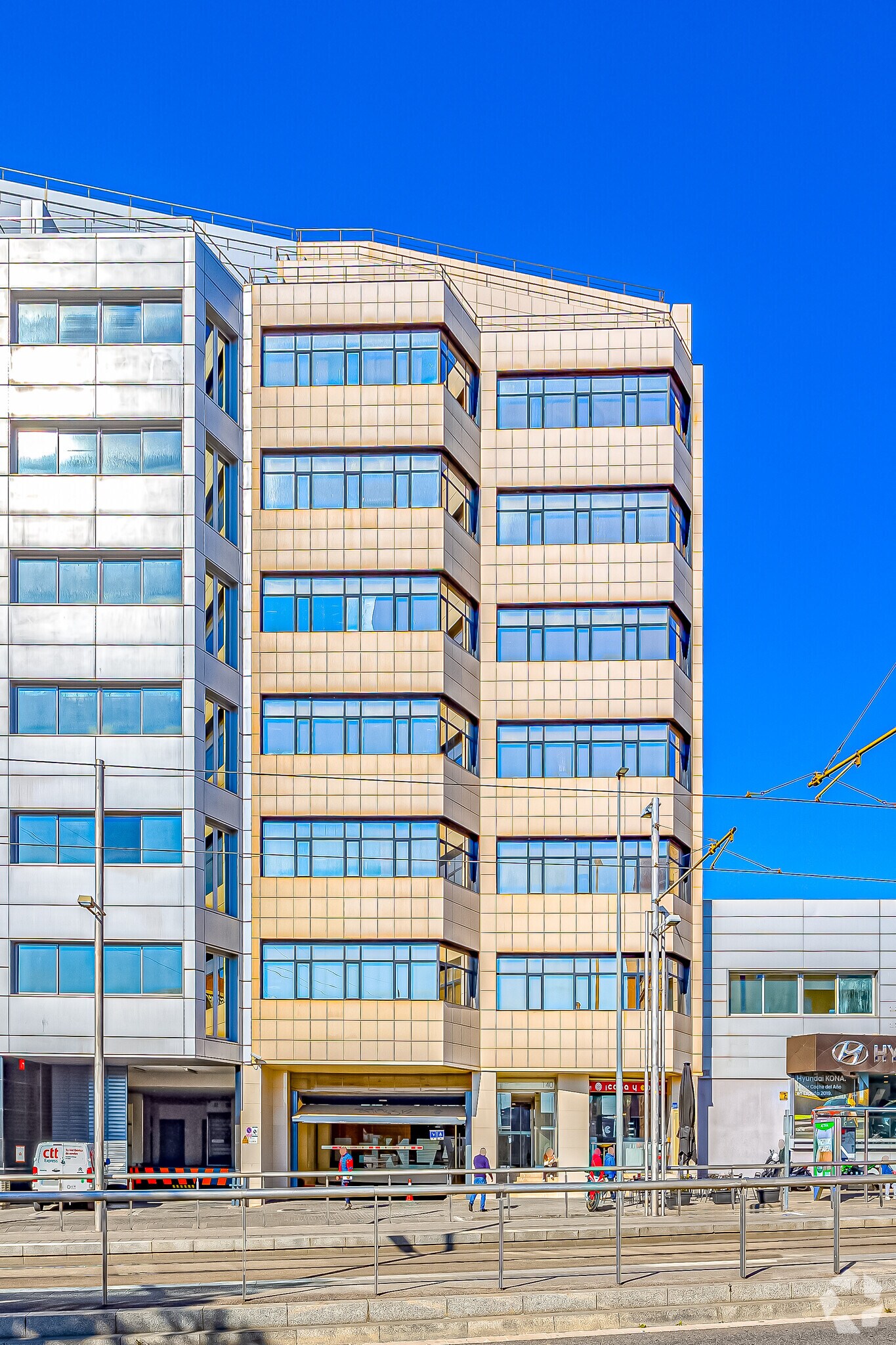 Bureau dans Esplugues de Llobregat, Barcelona à louer Photo principale- Image 1 de 4