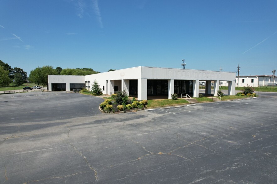 2000 E Race Ave, Searcy, AR for lease - Building Photo - Image 1 of 21