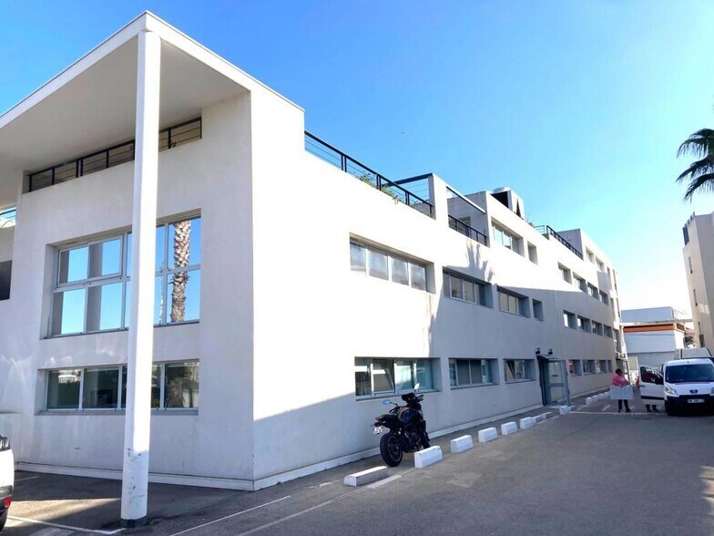 Office in Cannes for sale - Building Photo - Image 1 of 17