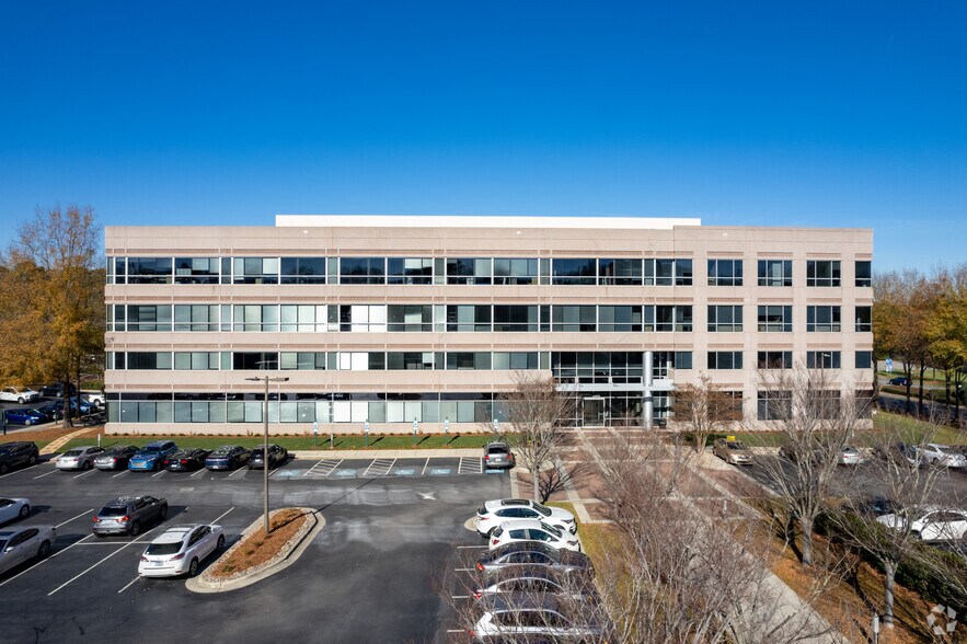 4819 Emperor Blvd, Durham, NC à louer - Photo du bâtiment - Image 3 de 22