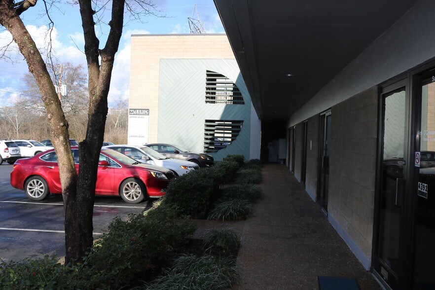 224 S Peters Rd, Knoxville, TN à louer - Photo du bâtiment - Image 2 de 4