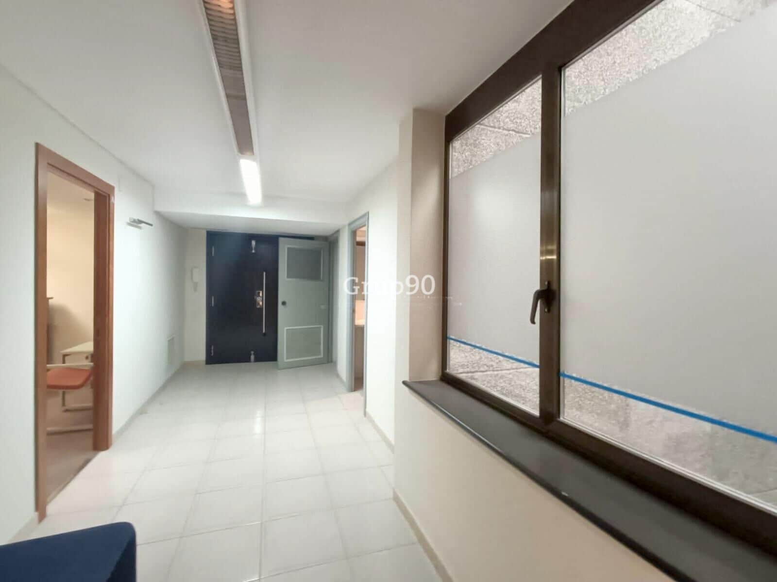 Office in Lleida, Lérida for lease Interior Photo- Image 1 of 22