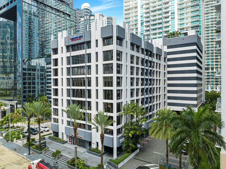 1110 Brickell Ave, Miami, FL à louer - Photo du bâtiment - Image 3 de 31