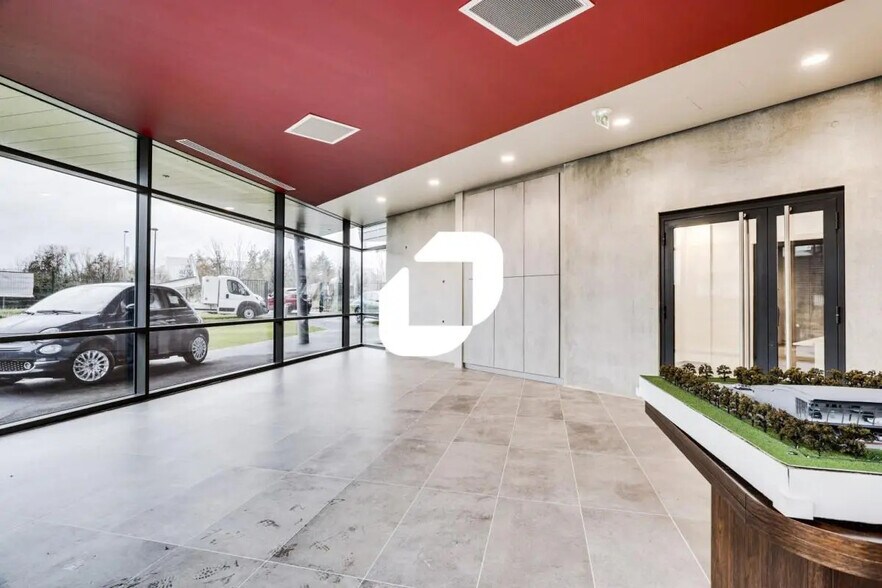 Office in Chanteloup-en-Brie for lease - Interior Photo - Image 2 of 12