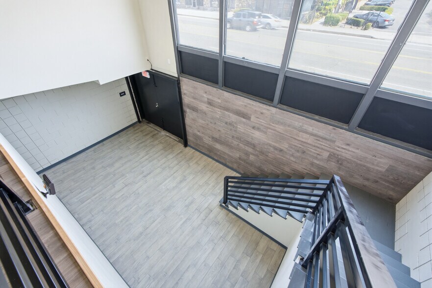 247 E Highland Ave, San Bernardino, CA à vendre - Photo du bâtiment - Image 3 de 95