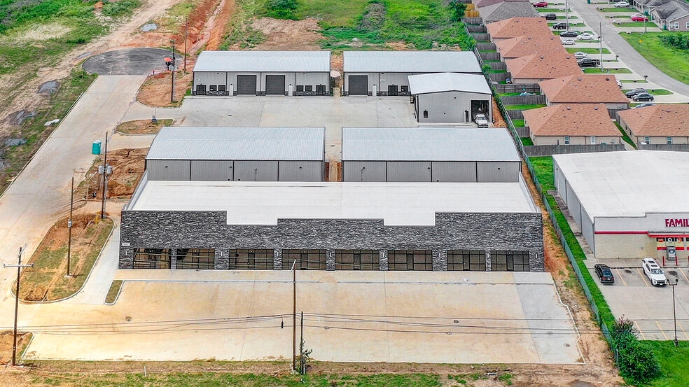 12261 Hwy 75 N, Willis, TX for lease - Building Photo - Image 2 of 19