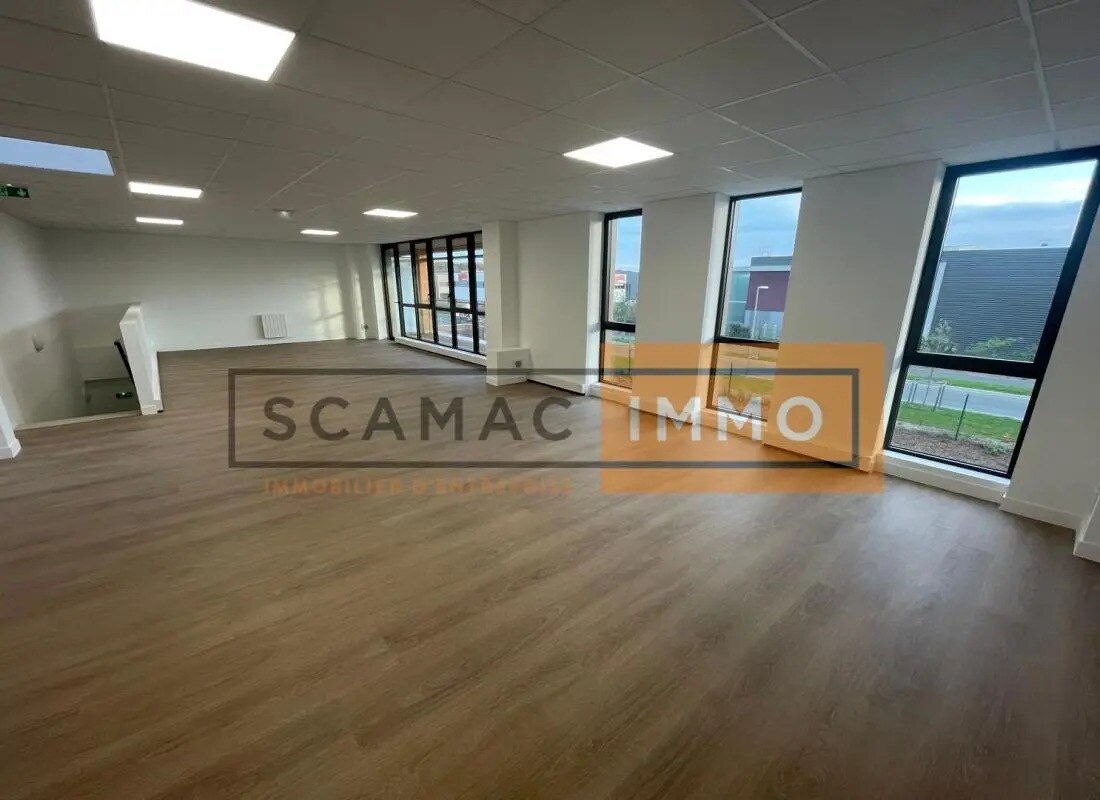 Industrial in Collégien for lease Building Photo- Image 1 of 10