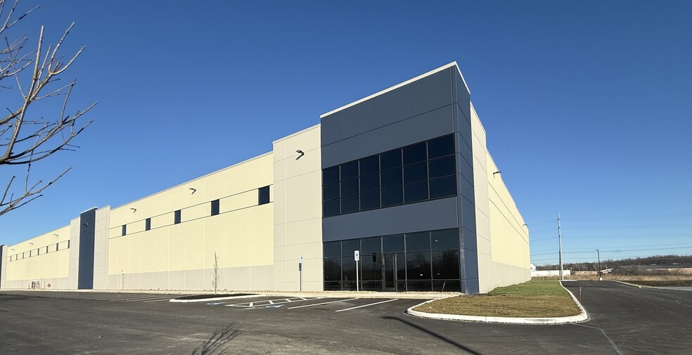 37988 Avon Commerce Pky, Avon, OH for lease - Building Photo - Image 1 of 11