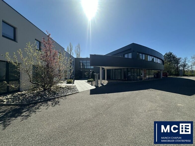Office in Entzheim for lease - Building Photo - Image 1 of 4