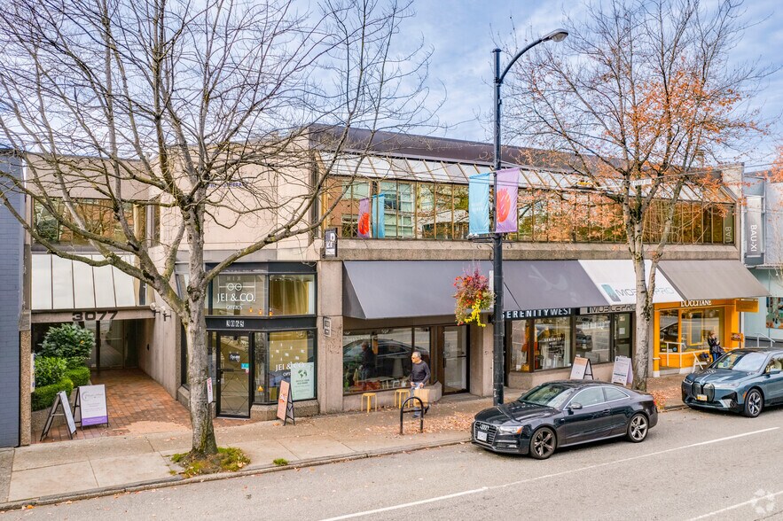 3051-3077 Granville St, Vancouver, BC à louer - Photo du bâtiment - Image 1 de 8