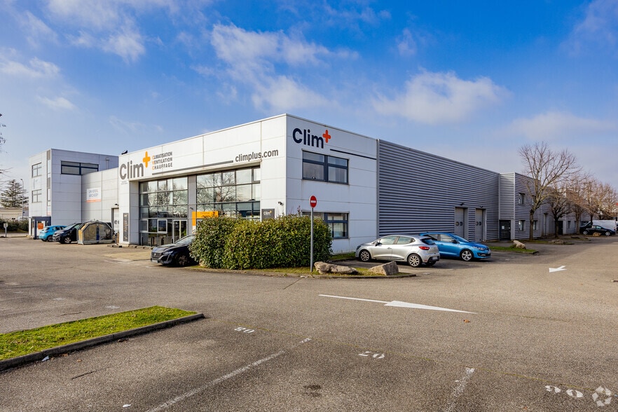 Rue Elisée Reclus, Décines-Charpieu à louer - Photo du bâtiment - Image 2 de 3