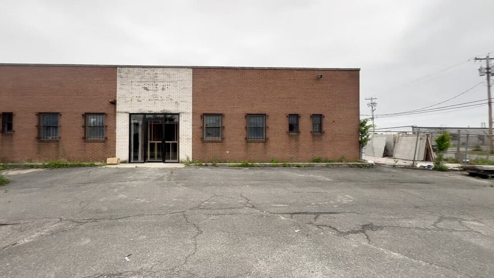 26 Grand Ave, Farmingdale, NY for lease - Commercial Listing Video - Image 2 of 5