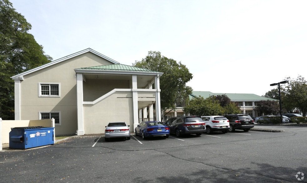 17-36 Bridge St, Metuchen, NJ for lease - Building Photo - Image 2 of 10