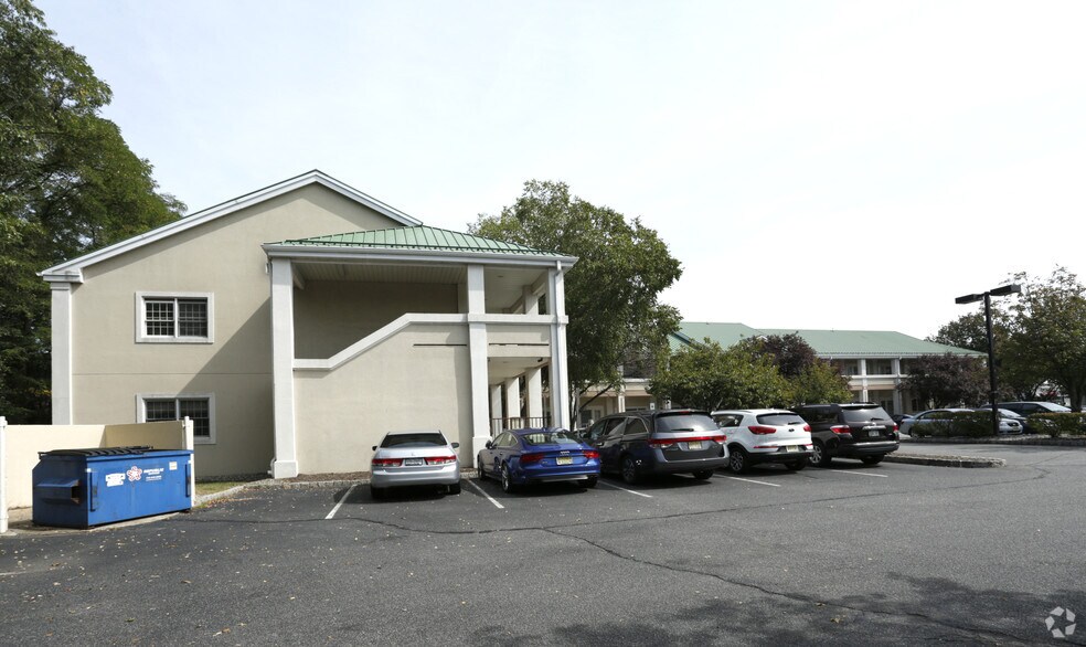 17-36 Bridge St, Metuchen, NJ à louer - Photo du bâtiment - Image 2 de 10