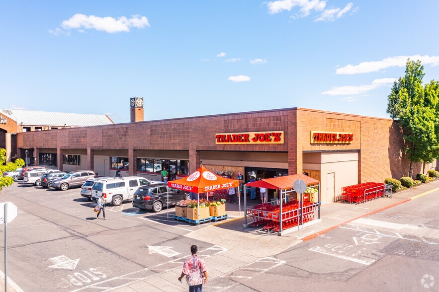 11635 SW Beaverton Hillsdale Hwy, Beaverton, OR for lease - Building Photo - Image 2 of 5