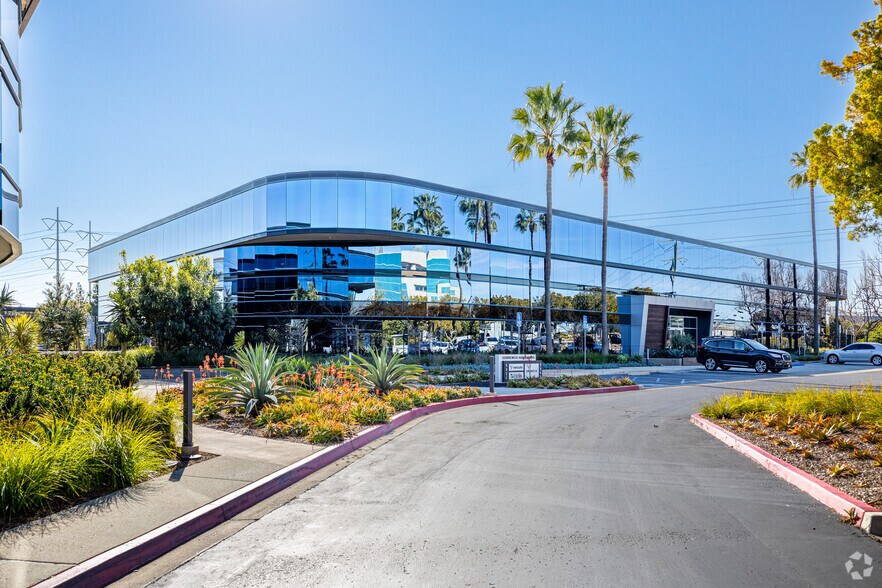 6965 Lusk Blvd, San Diego, CA à louer - Photo du bâtiment - Image 1 de 6