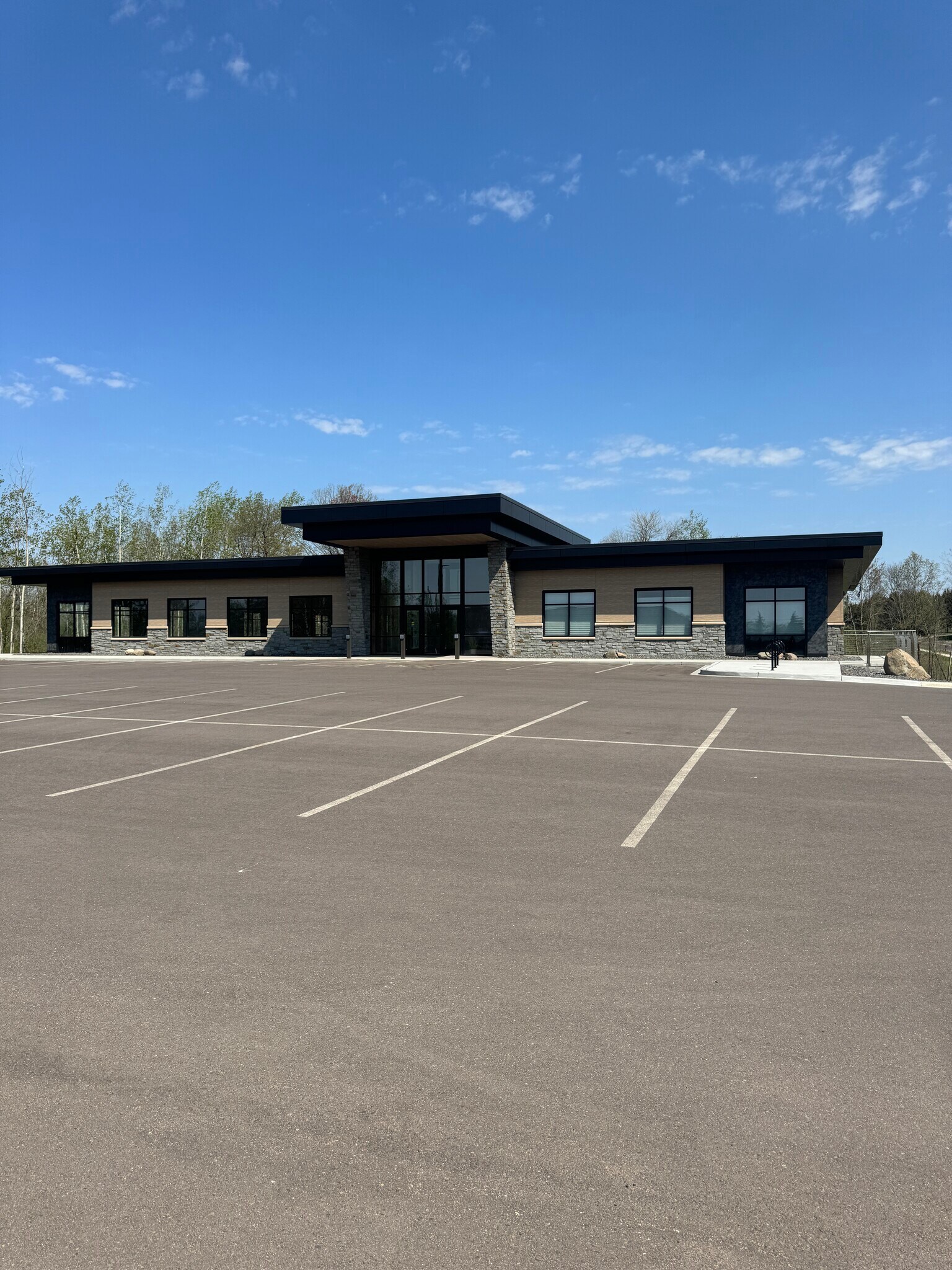 2600 Wisconsin Ave, Rice Lake, WI for lease Building Photo- Image 1 of 7