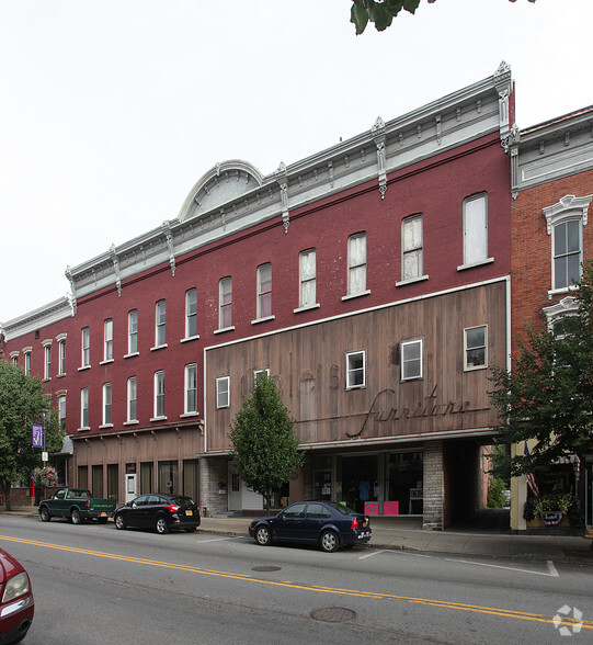 27-35 W Main St, Johnstown, NY à vendre - Photo principale - Image 1 de 1