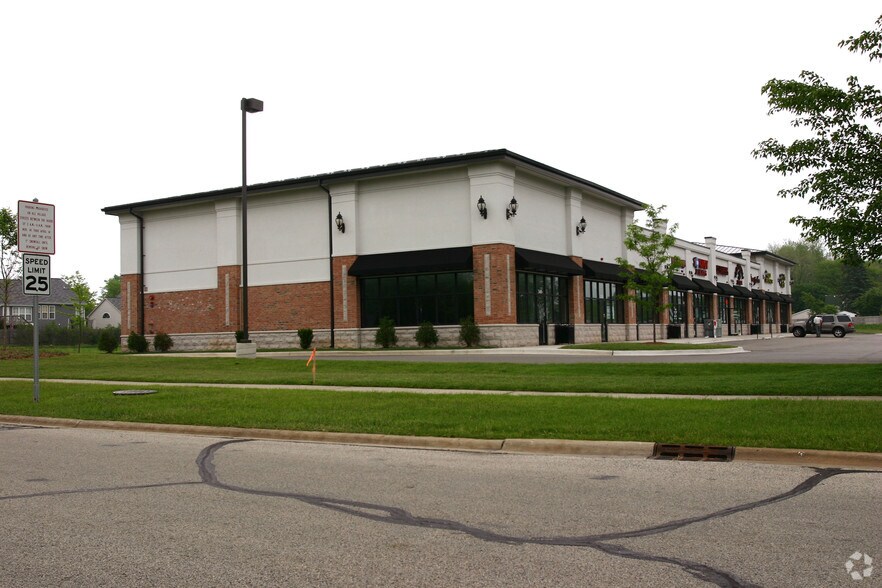 322-340 W Main St, Carpentersville, IL à louer - Photo principale - Image 1 de 1