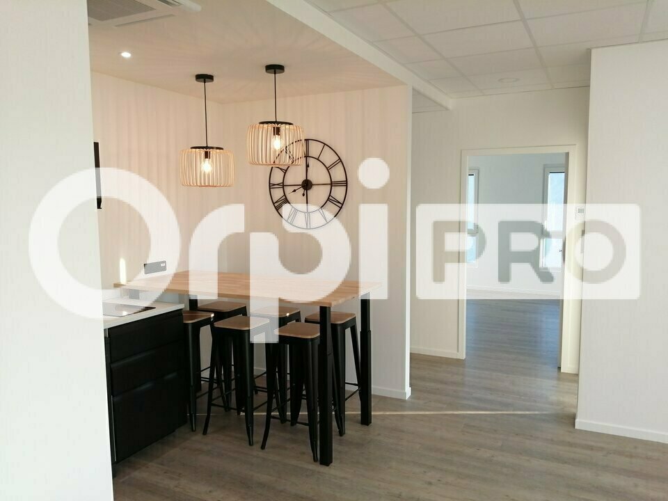 Office in Villefranche-sur-Saône for lease Interior Photo- Image 1 of 10