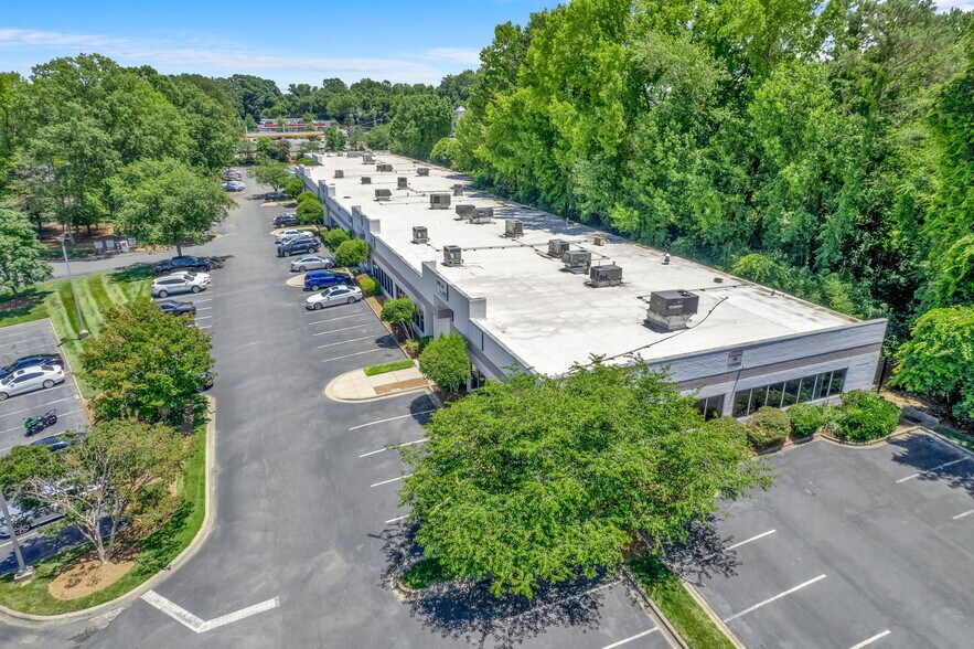 5100 Reagan Dr, Charlotte, NC à louer - Aérien - Image 2 de 20