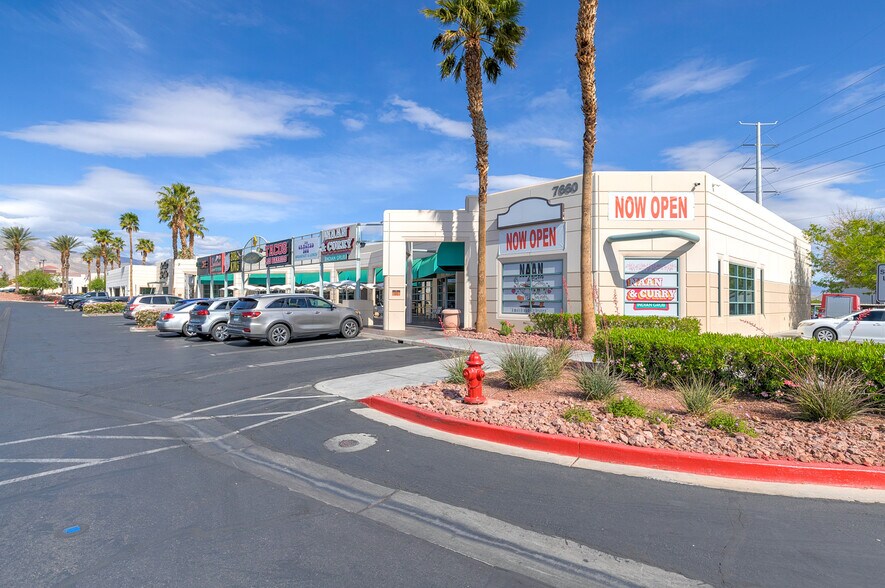 7660 W Cheyenne Ave, Las Vegas, NV à louer - Photo du bâtiment - Image 3 de 60