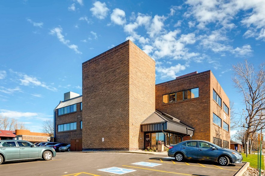 2993 S Peoria St, Aurora, CO à louer - Photo du bâtiment - Image 2 de 21