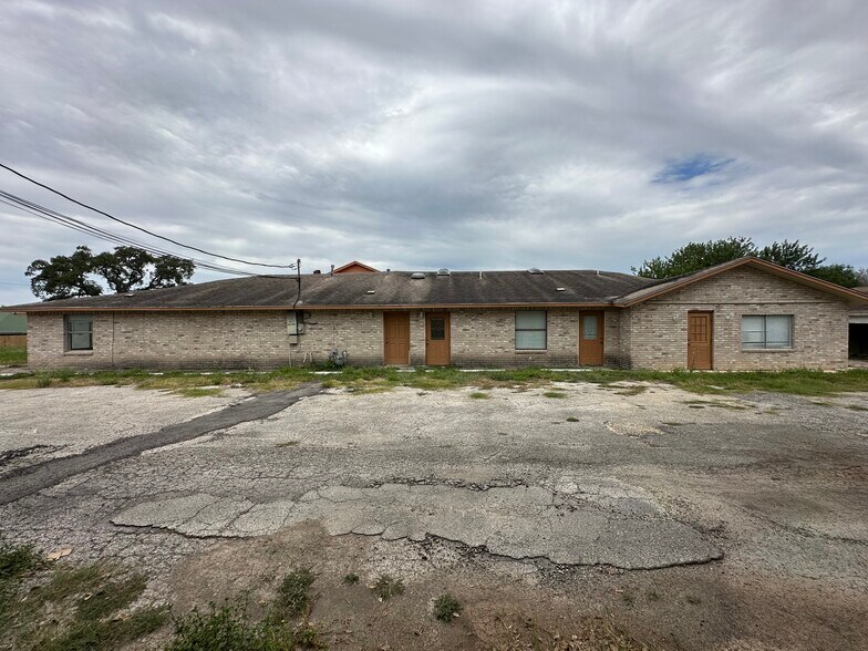 6628 Crestway Dr, San Antonio, TX à vendre - Photo du bâtiment - Image 2 de 125