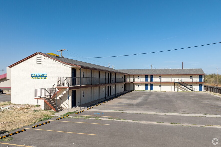 1712 E 3rd St, Big Spring, TX à vendre - Photo du bâtiment - Image 3 de 20