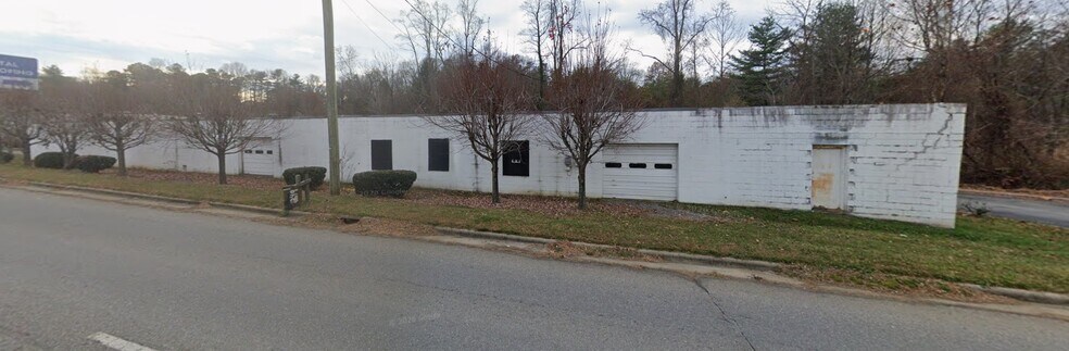 1257 Sweeten Creek Rd, Asheville, NC à vendre - Photo du bâtiment - Image 2 de 43