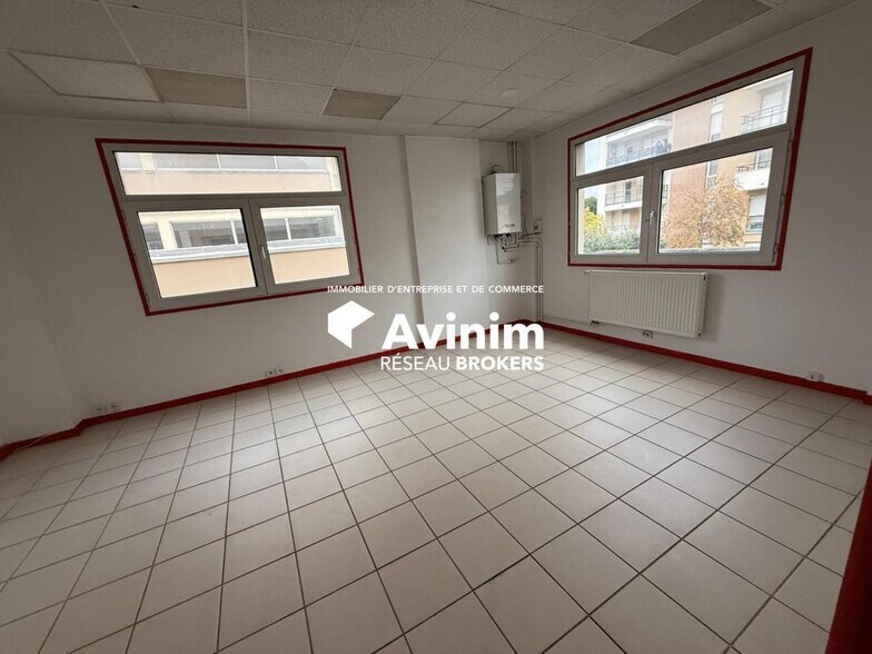 Bureau dans Argenteuil à louer - Photo intérieure - Image 2 de 3