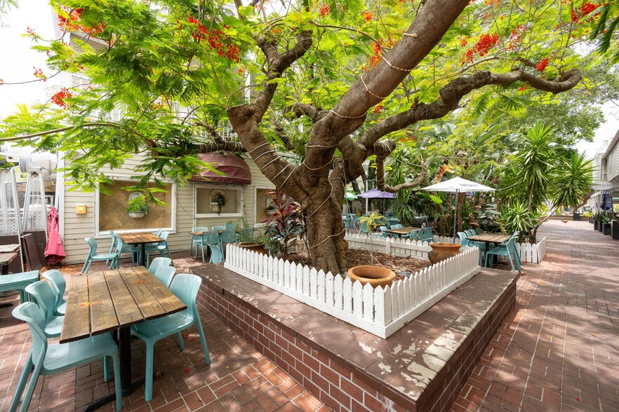 1075 Duval St, Key West, FL à vendre - Photo du bâtiment - Image 3 de 18