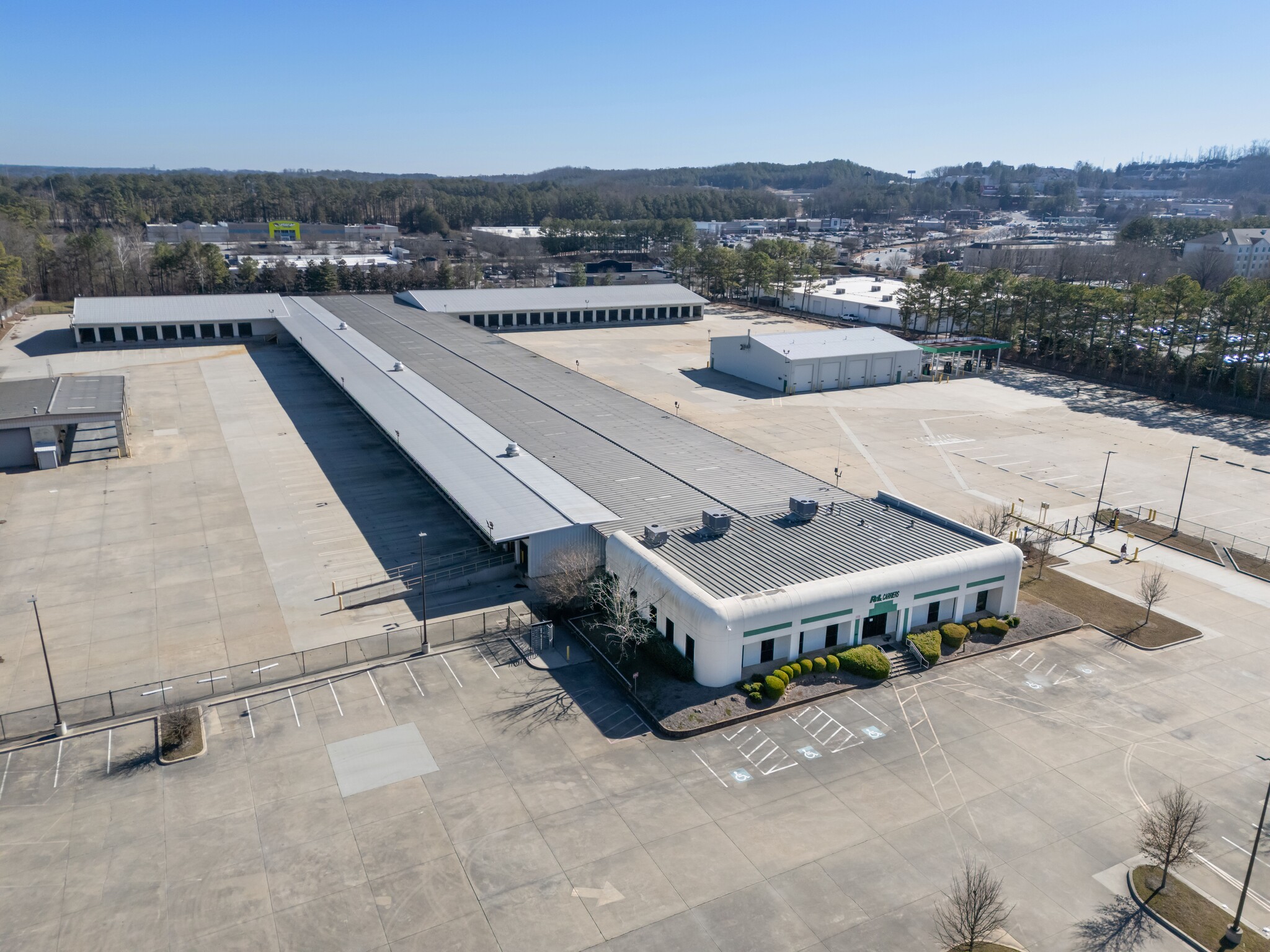 2400 Barrett Lakes Blvd, Kennesaw, GA for lease Primary Photo- Image 1 of 9