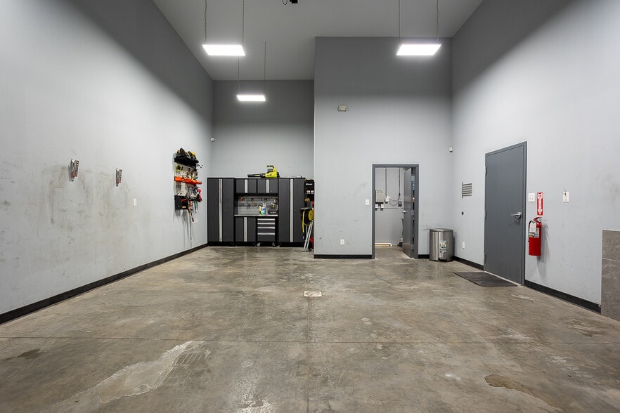 453 N Jackson St, Frankfort, IN à vendre - Photo du bâtiment - Image 3 de 16
