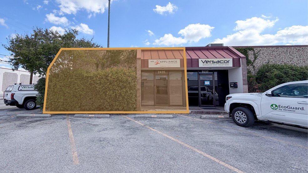 2435-2441 Boardwalk St, San Antonio, TX à louer - Photo du bâtiment - Image 2 de 8