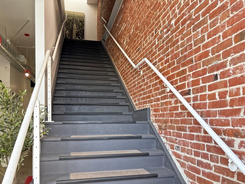 120 E 3rd St, Long Beach, CA à louer - Photo intérieure - Image 3 de 8