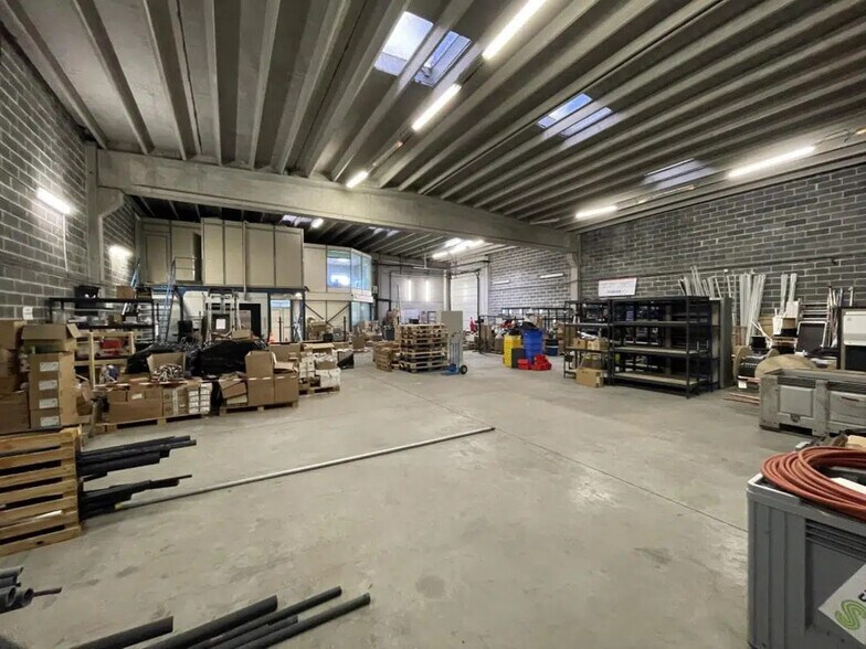 Flex in Fretin for lease - Interior Photo - Image 3 of 20