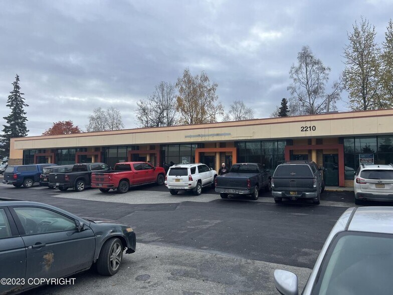 2210 E Northern Lights Blvd, Anchorage, AK à louer - Photo du bâtiment - Image 2 de 13