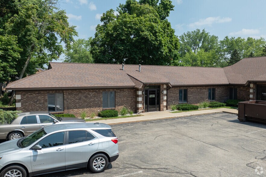 426 Century Ln, Holland, MI à vendre - Photo du bâtiment - Image 2 de 4