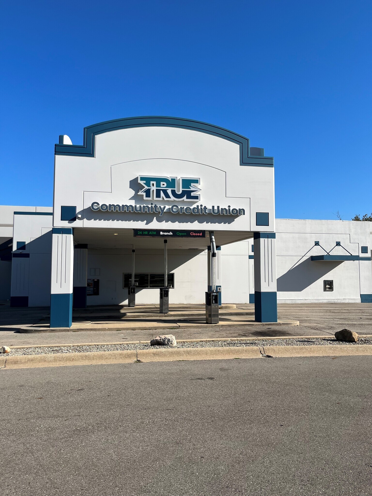 1200-1220 W Parnell Rd, Jackson, MI à louer Photo du bâtiment- Image 1 de 6