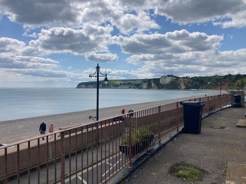 1 Fosse Way Ct, Seaton for sale - Building Photo - Image 2 of 3